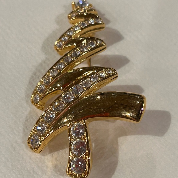 VINTAGE MONET GOLDEN TONE RHINESTONE BROACH - Picture 1 of 4